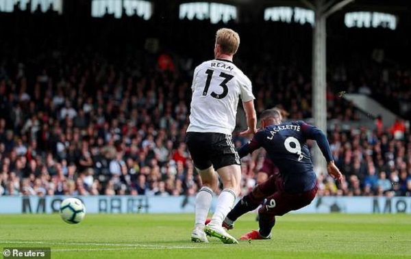 Fulham 1-5 Arsenal: Lacazette, Aubameyang cùng nhau lập cú đúp - Hình 1