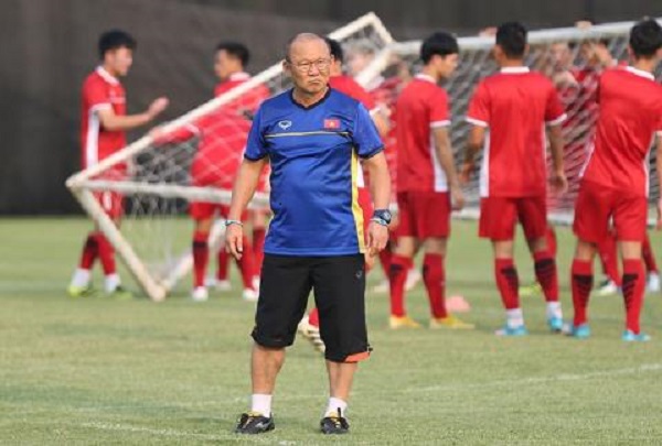 Công tác chuẩn bị cho AFF Cup tuyển Việt Nam gặp khó đủ đường - Hình 1