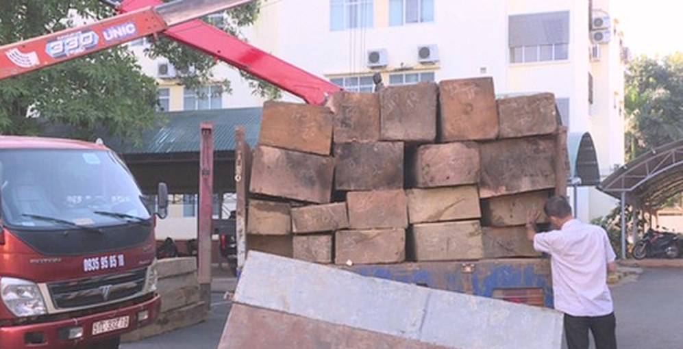 Đắk Lắk: Giám đốc công an tỉnh trực tiếp chỉ đạo bắt gỗ lậu trong đêm