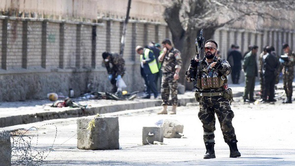 Phái viên hòa bình của Mỹ tới Kabul khi Taliban tăng cường tấn công - Hình 1