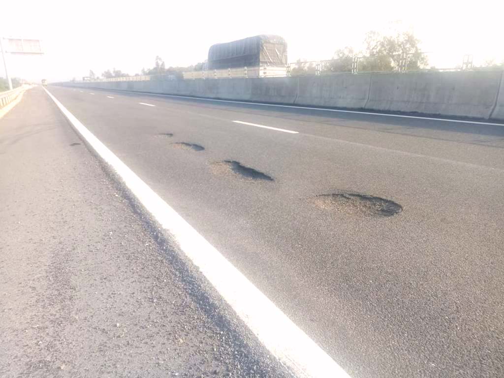 Cao tốc Đà Nẵng - Quảng Ngãi: Vì sao… mới đưa vào sử dụng đã hư hỏng? - Hình 1