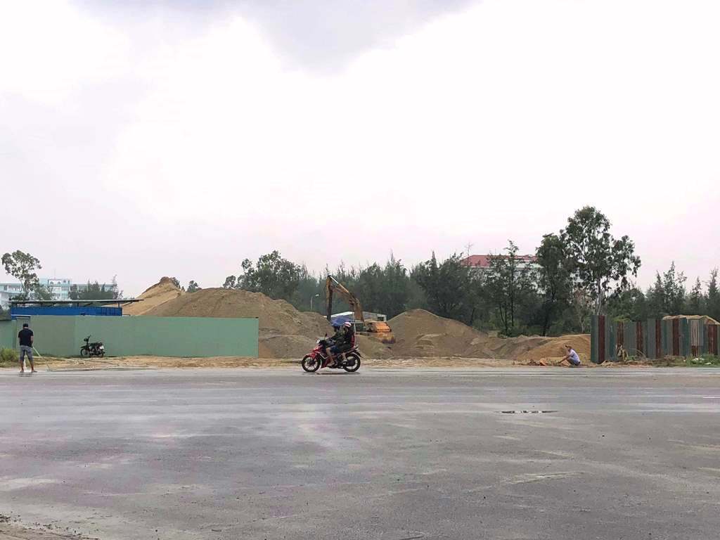 P. Hòa Quý- TP Đà Nẵng: Nhiều bãi tập kết cát chưa đủ thủ tục vẫn ngang nhiên hoạt động.
