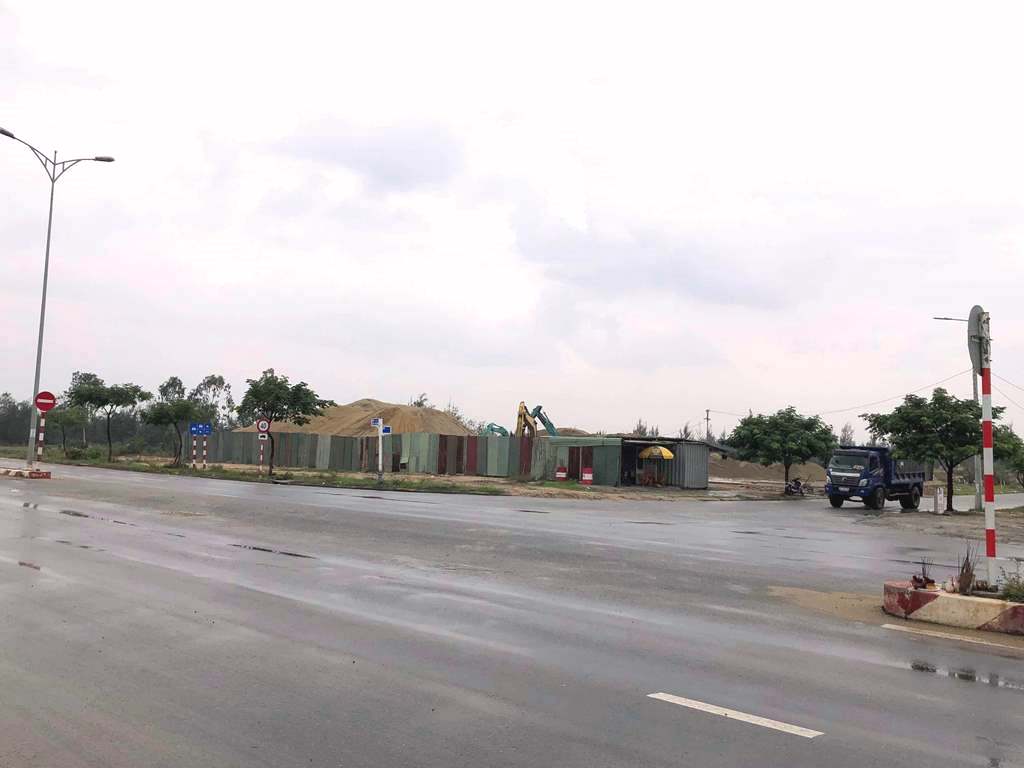 P. Hòa Quý- TP Đà Nẵng: Nhiều bãi tập kết cát chưa đủ thủ tục vẫn ngang nhiên hoạt động. - Hình 2