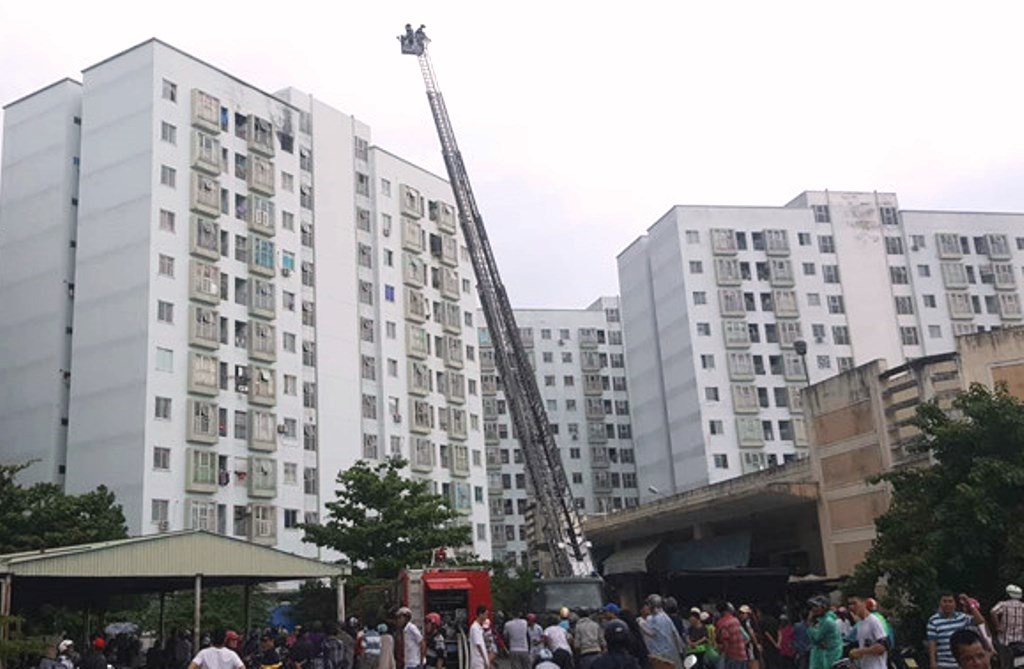 Đà Nẵng: Cháy chung cư sau tiếng nổ lớn, hàng trăm người dân hoảng loạn tháo chạy - Hình 1