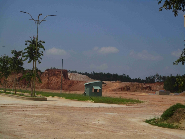 Bình Định: Ai ‘chống lưng’ cho doanh nghiệp san bằng Đồi Hỏa Sơn khai thác đất chưa được cấp phép? - Hình 3