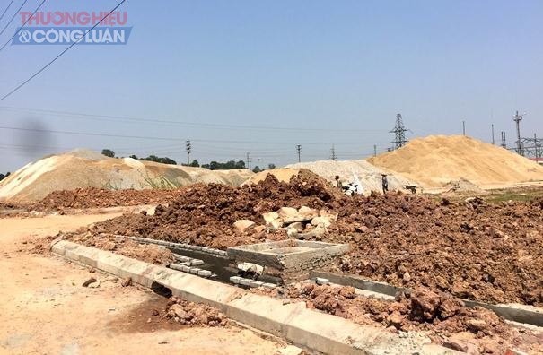 Bắc Giang: Thi công “dự án nghìn tỷ” đang xâm phạm tới hành lang an toàn đường sắt