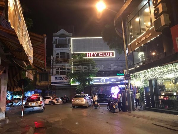 Kỳ 2 - Những trái ‘Funky Ball’ tràn ngập ở Bar Hey Club khiến dân chơi hưng phấn