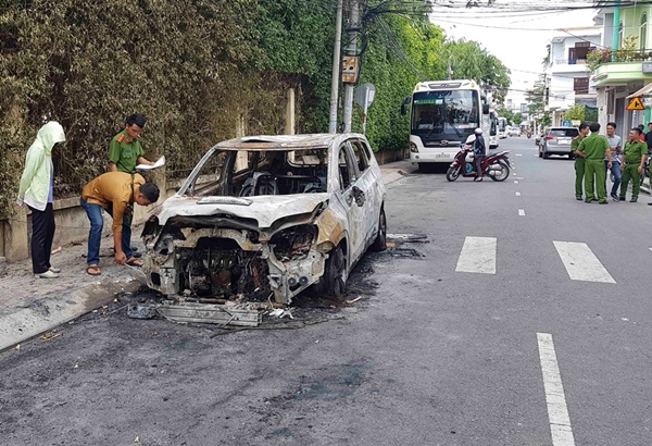 Khánh Hòa: Ô tô 7 chỗ của một doanh nghiệp bị đốt cháy giữa đêm - Hình 2