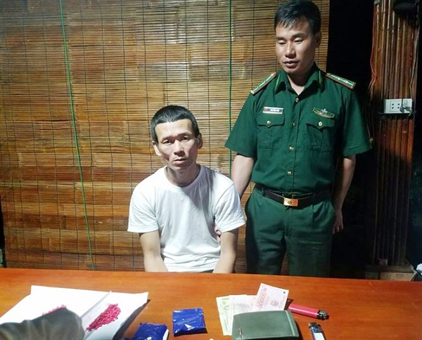 Quảng Trị: Bắt đối tượng vận chuyển gần 800 viên ma túy tổng hợp trong ống quần