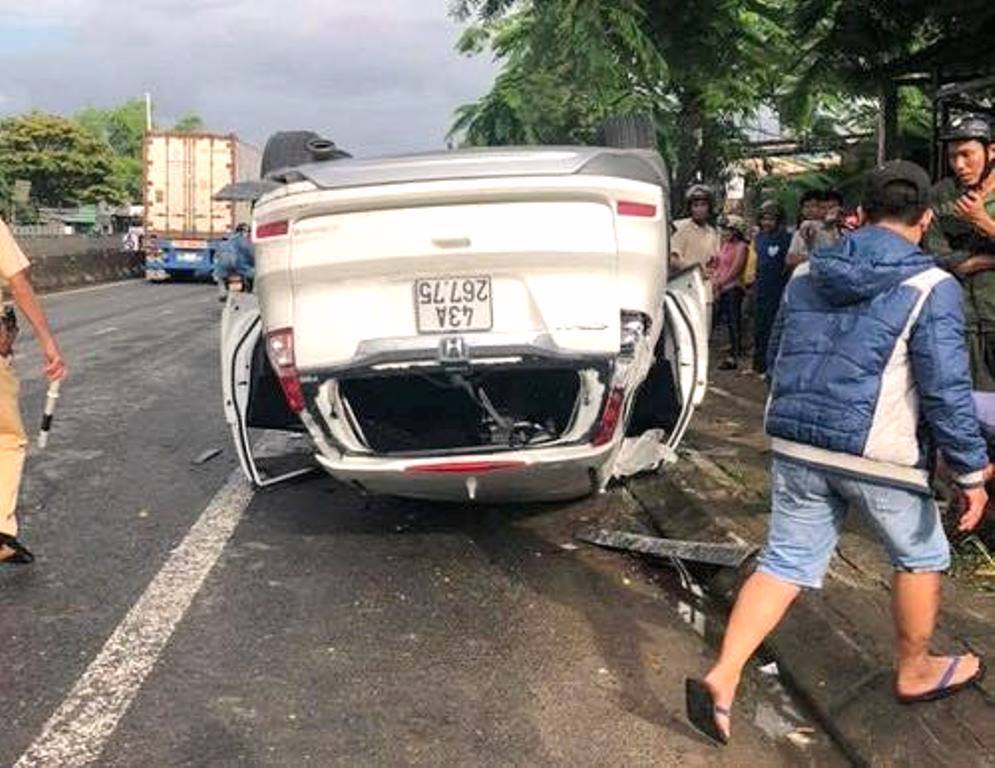 Đà Nẵng: Phó giám đốc Sở TN&MT lái xe ô tô tông vào xe tải - Hình 1