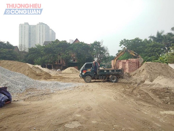 Huyện Thanh Trì: Bãi tập kết VLXD trên địa bàn xã Tân Triều ngang nhiên hoạt động không phép - Hình 1