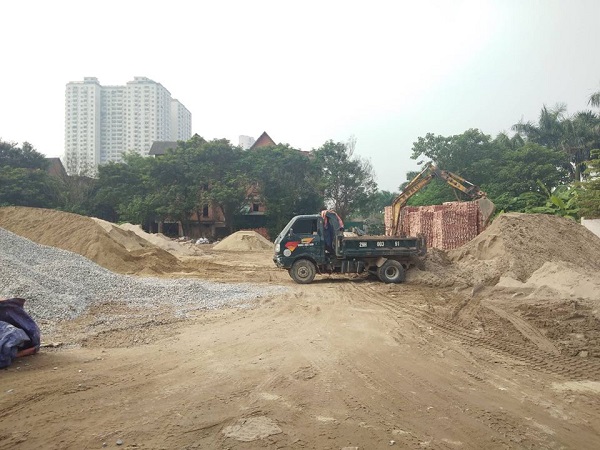 Huyện Thanh Trì: Bãi tập kết VLXD trên địa bàn xã Tân Triều ngang nhiên hoạt động không phép