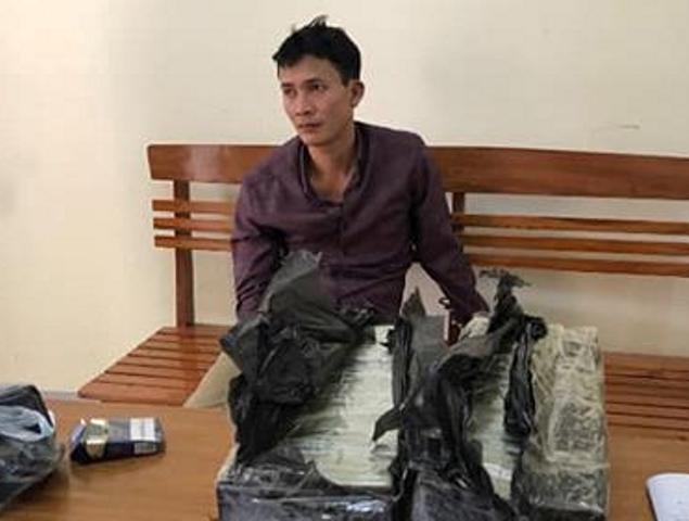 Nghệ An: Bắt đối tượng đang vận chuyển 30 bánh heroin