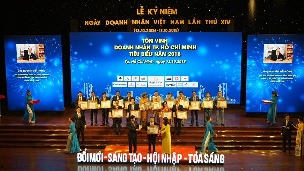 Chủ tịch HĐQT, TGĐ Vina CHG được tôn vinh danh hiệu Doanh nhân tiêu biểu TP.HCM 2018