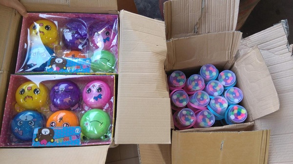 Bắc Giang: Phát hiện 1.440 hộp đồ chơi trẻ em nhập lậu - Hình 1
