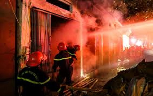 Cháy lớn tại khu dân cư trên địa bàn thành phố Điện Biên Phủ