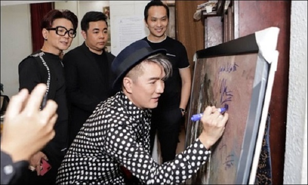 Ai bị lên án trong vụ ký tên lên tranh đấu giá?