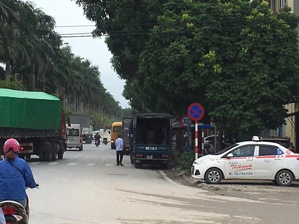 Gia Lâm (Hà Nội): Báo động về tình trạng vi phạm trật tư đô thị trên đường 379