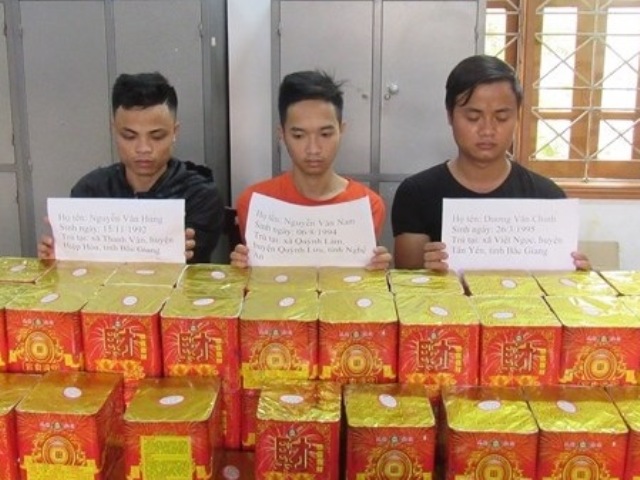 Nghệ An: Bắt giữ 3 đối tượng mua bán gần 2 tạ pháo nổ - Hình 1