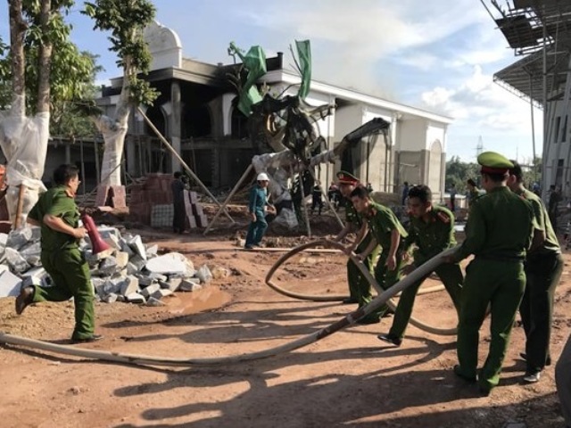 Nghệ An: Trung tâm thương mại hàng chục tỷ bị “bà hỏa” ghé thăm...