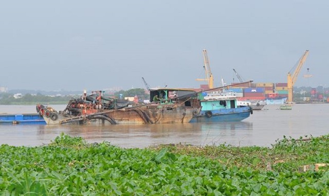 'Cát tặc' lộng hành trên sông Đồng Nai - Bài 2: Tàu hút vẫn hoành hành, dân điêu đứng vì mất đất sản xuất - Hình 1