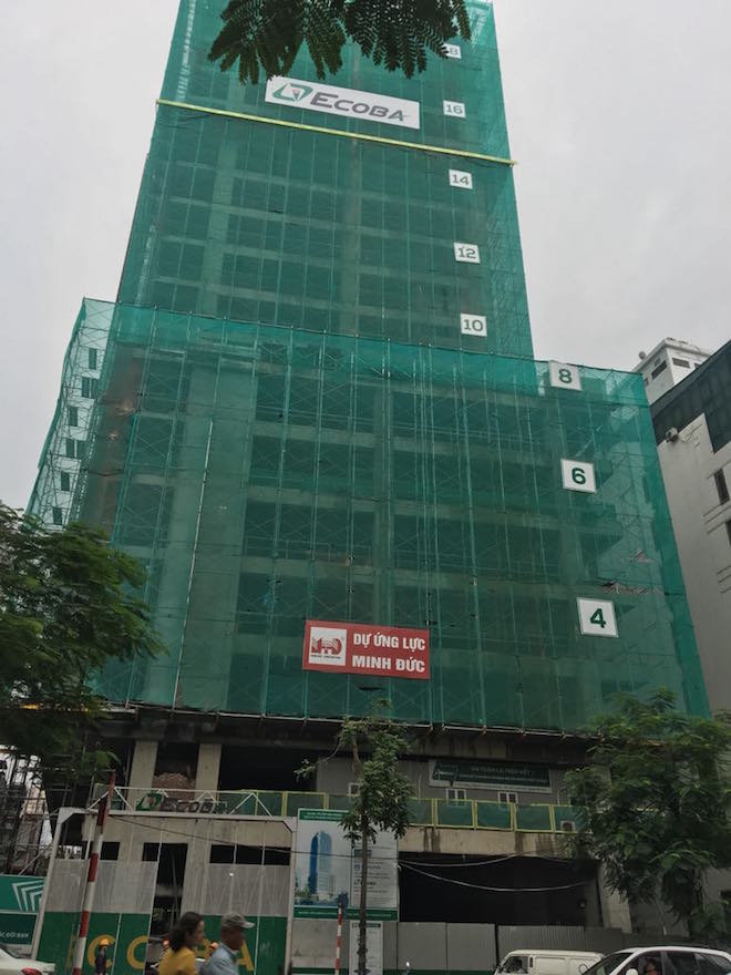 Friend’s Tower: Cẩn cẩu trục tháp hoạt động ra ngoài phạm vi công trường gây nguy hiểm