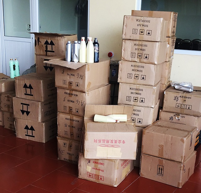 Quảng Ninh: Bắt giữ 38 thùng mỹ phẩm không rõ nguồn gốc - Hình 1