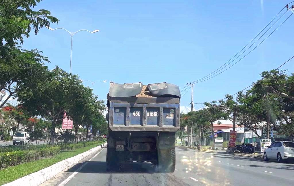 Đà Nẵng: Xe quá khổ, quá tải lộng hành, CSGT ở đâu?