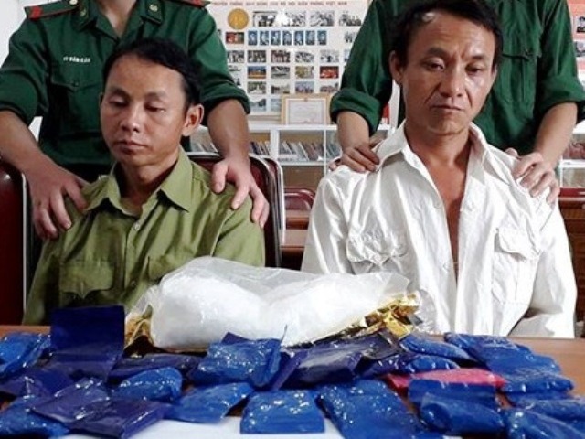 Nghệ An: Bắt 2 đối tượng, thu giữ 6.800 viên ma túy tổng hợp