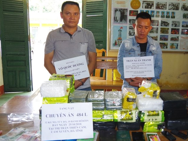 Hà Tĩnh: Bắt 2 đối tượng, thu 10 bánh heroin, 32 kg ma túy đá