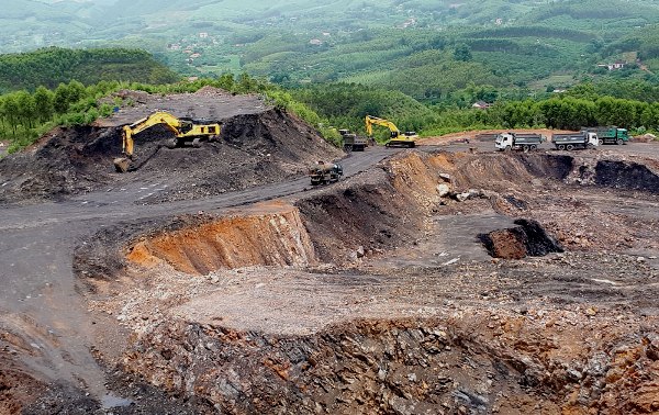 Vụ “núi phế thải” của Công ty CP Khoáng sản Bắc Giang: Bộ TN&MT vào cuộc! - Hình 1