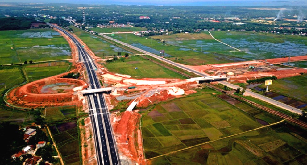 Cao tốc Đà Nẵng - Quảng Ngãi: Vòng xoay sụt lún quá mức, cần 300 ngày khắc phục - Hình 1