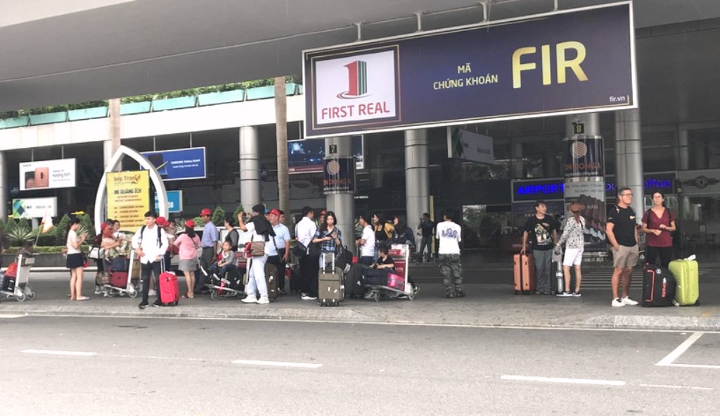Đà Nẵng: Tài xế 8 hãng xe taxi đình công tại sân bay - Hình 3