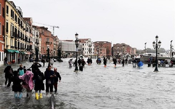 Ít nhất 30 người chết do bão, lũ lụt ở Italy - Hình 1