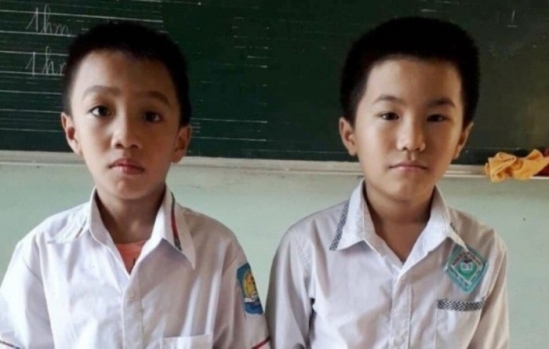 Thanh Hóa: Nhặt được 15 triệu đồng 2 học sinh lớp 3 trả lại cho người đánh rơi