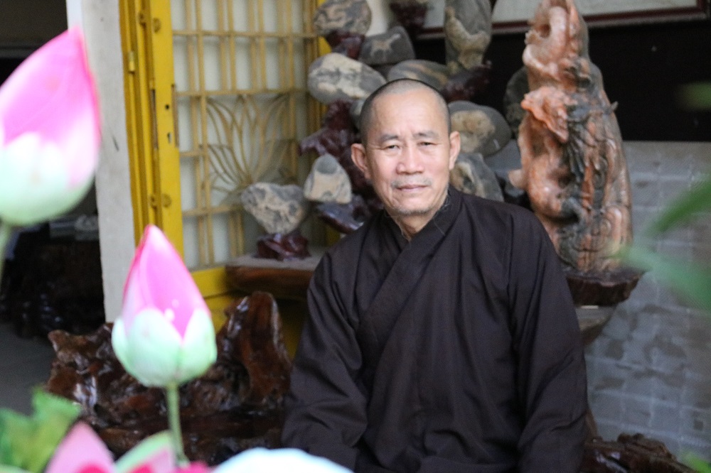 Chuyện về nhà sư mở trung tâm dạy ngoại ngữ miễn phí tại chùa đầu tiên ở Việt Nam - Hình 1
