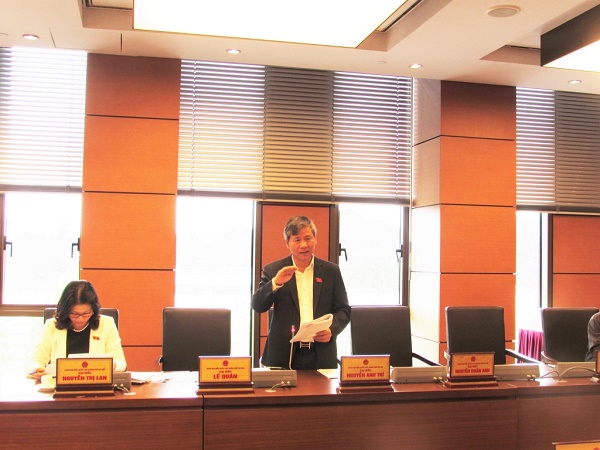 Đại biểu Nguyễn Anh Trí: ‘Xã hội hóa in ấn, chứ không được xã hội hóa biên soạn SGK’