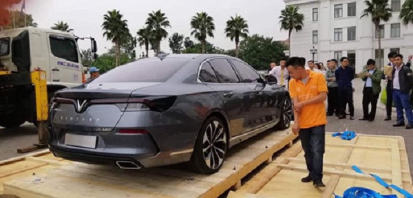 VinFast đã tiến hành đưa 2 mẫu xe đầu tiên của mình về Việt Nam