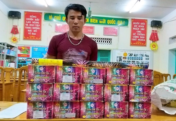 Quảng Bình: Bắt giữ đối tượng vận chuyển trái phép gần 50 kg pháo hoa
