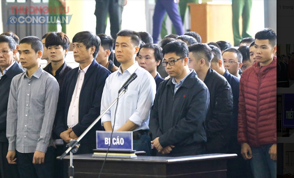 Cận cảnh bị cáo Phan Văn Vĩnh, Nguyễn Thanh Hóa cùng 90 đồng phạm hầu tòa - Hình 11