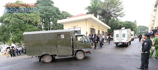 Cận cảnh bị cáo Phan Văn Vĩnh, Nguyễn Thanh Hóa cùng 90 đồng phạm hầu tòa - Hình 1
