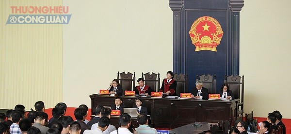 Cận cảnh bị cáo Phan Văn Vĩnh, Nguyễn Thanh Hóa cùng 90 đồng phạm hầu tòa - Hình 9