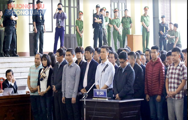 Cận cảnh bị cáo Phan Văn Vĩnh, Nguyễn Thanh Hóa cùng 90 đồng phạm hầu tòa - Hình 12
