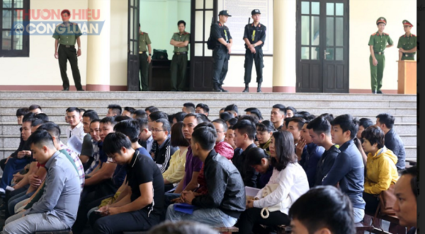 Cận cảnh bị cáo Phan Văn Vĩnh, Nguyễn Thanh Hóa cùng 90 đồng phạm hầu tòa - Hình 13