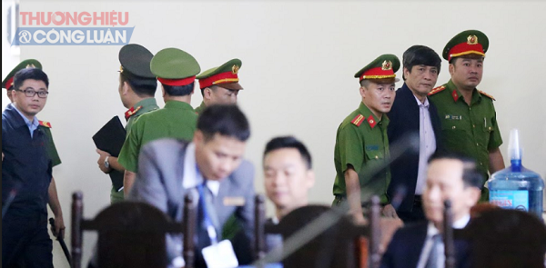 Cận cảnh bị cáo Phan Văn Vĩnh, Nguyễn Thanh Hóa cùng 90 đồng phạm hầu tòa - Hình 3
