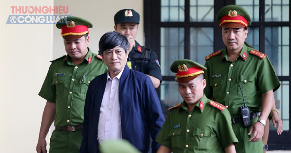 Cận cảnh bị cáo Phan Văn Vĩnh, Nguyễn Thanh Hóa cùng 90 đồng phạm hầu tòa - Hình 4