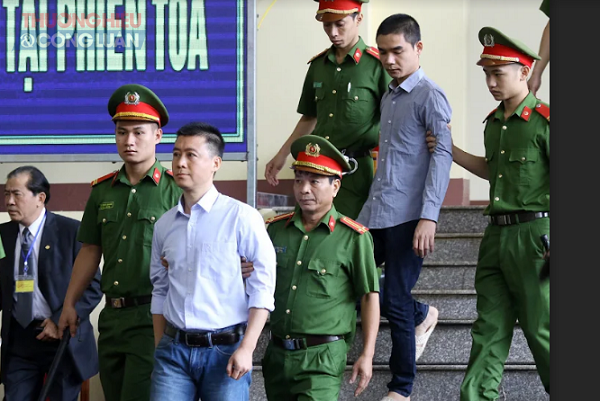 Cận cảnh bị cáo Phan Văn Vĩnh, Nguyễn Thanh Hóa cùng 90 đồng phạm hầu tòa - Hình 6