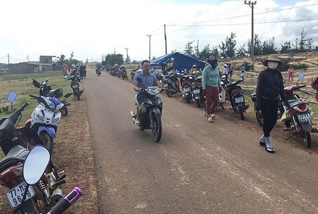 Bình Định: Lo ngại ONMT, người dân tập trung phản đối Dự án điện mặt trời Phù Mỹ