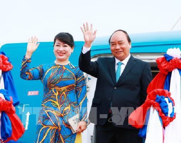 Thủ tướng Nguyễn Xuân Phúc lên đường dự Hội nghị Cấp cao ASEAN lần thứ 33 - Hình 1