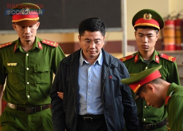 Thủ đoạn lôi kéo người chơi vào đường dây đánh bạc của Phan Sào Nam, Nguyễn Văn Dương